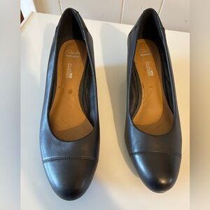 Clarks Women's Black Wedge Heel US size 8 euc